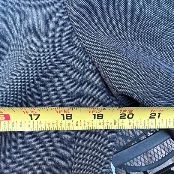 Tahari Gray Blazer with Lots of Detail ~ 14 Petite - Picture 9 of 9